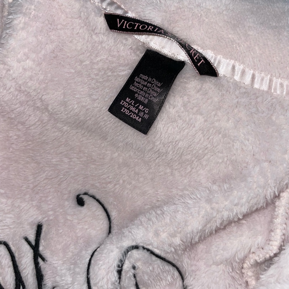 Victoria’s Secret Short Robe - Picture 4 of 7